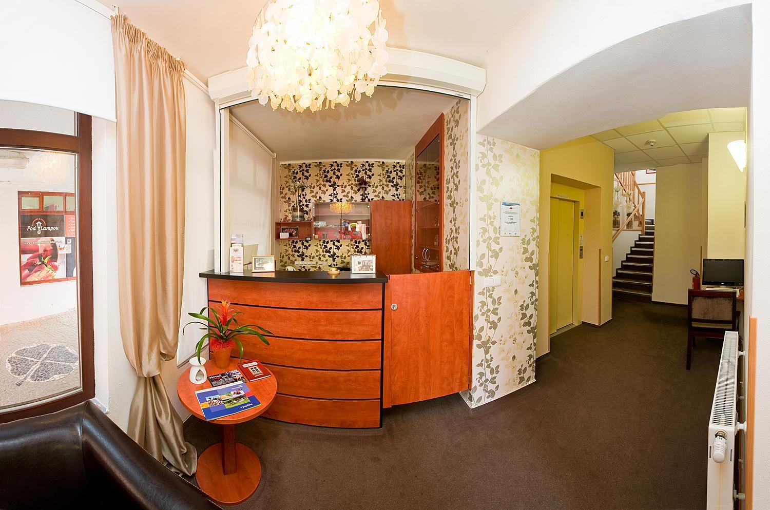 Hotel&Apartments U Černého orla Třebíč Esterno foto
